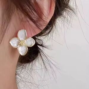 Dropped Glaze Flower Stud Earrings ( A31)